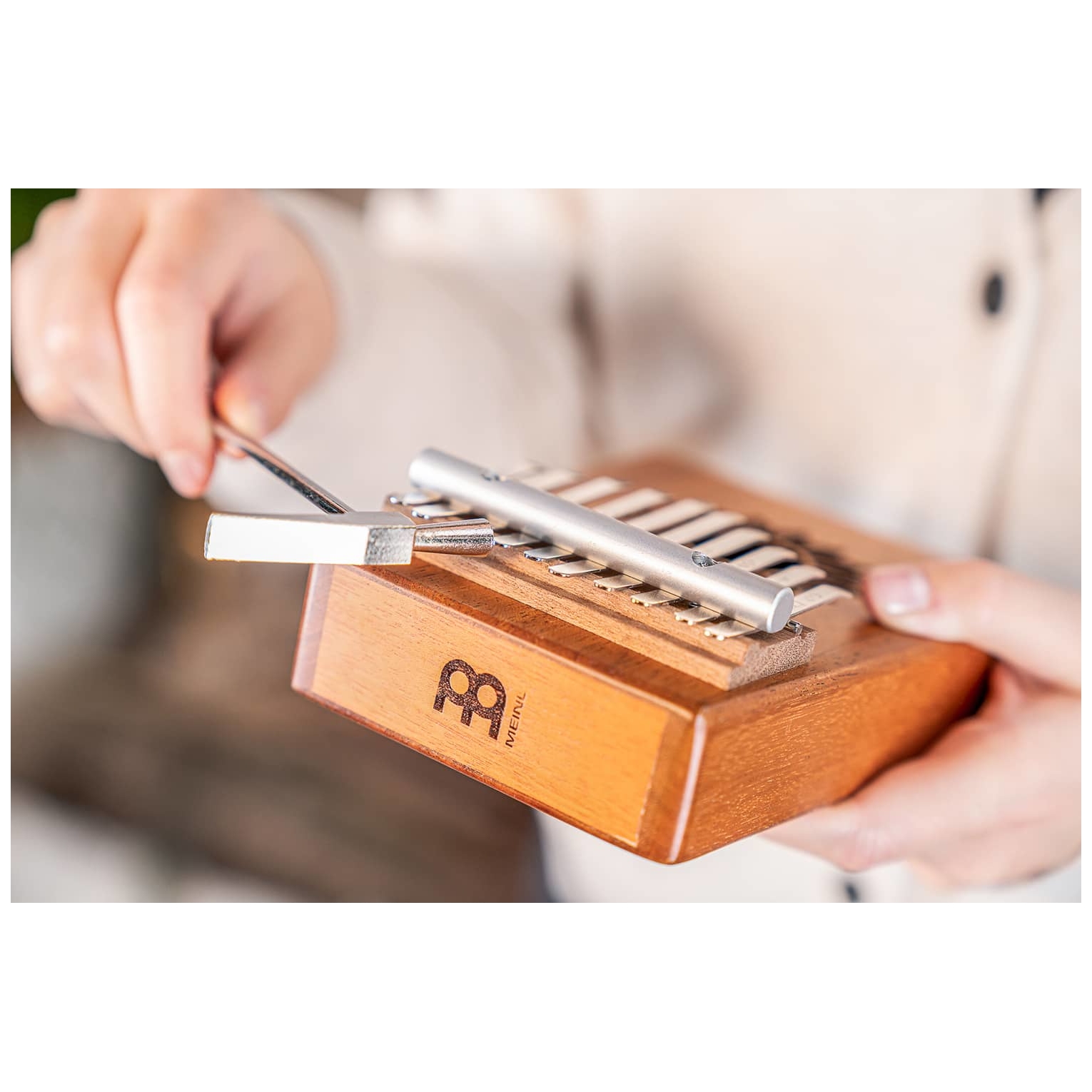 Meinl Sonic Energy - Meinl Sonic Energy KL1008H Soundhole Kalimba, 10 Töne, Mahagoniholz - 2
